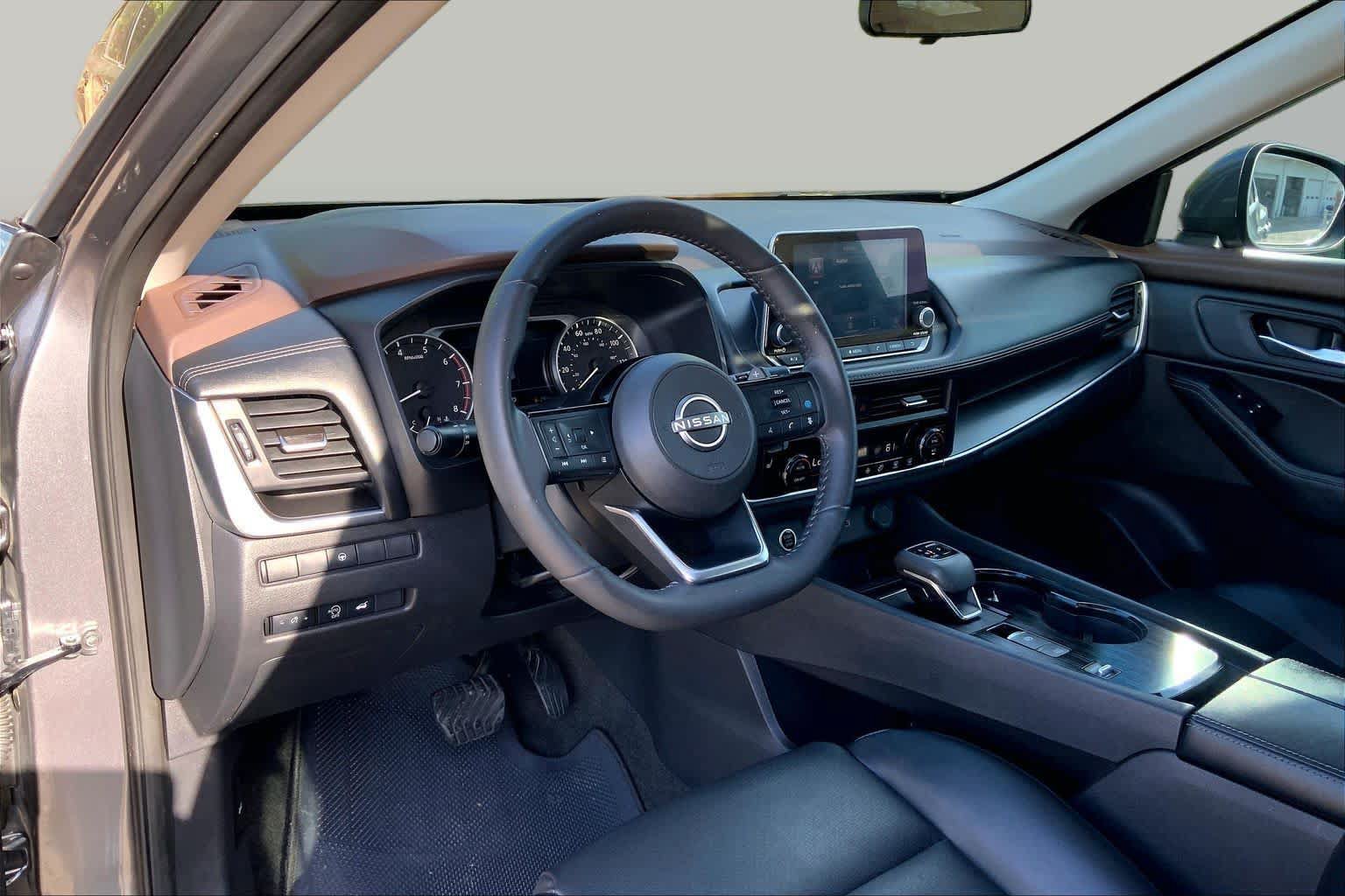 Used 2023 Nissan Rogue SV w/ SV Premium B Package FWD image 16
