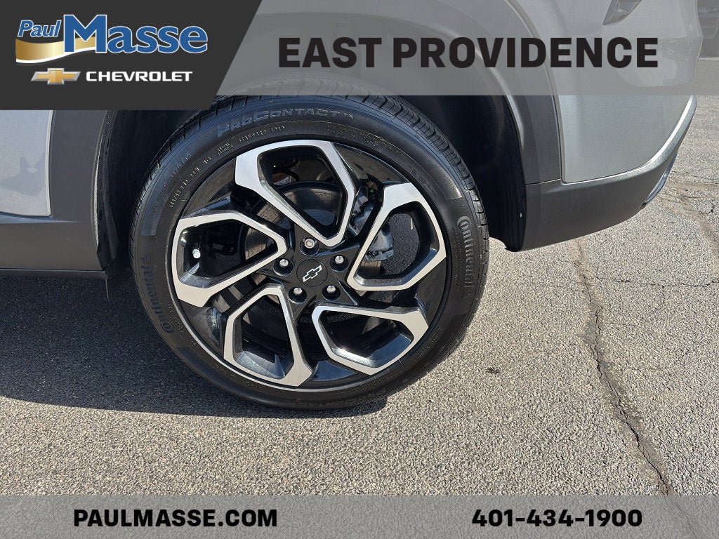 Used 2025 Chevrolet Trax RS w/ Sunroof Package FWD image 8