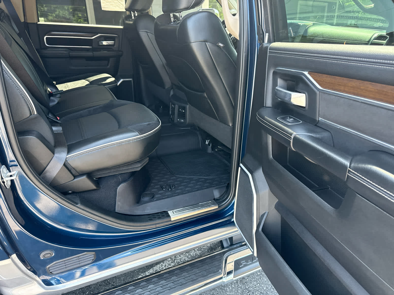 Used 2022 RAM 2500 Laramie AWD/4WD image 18
