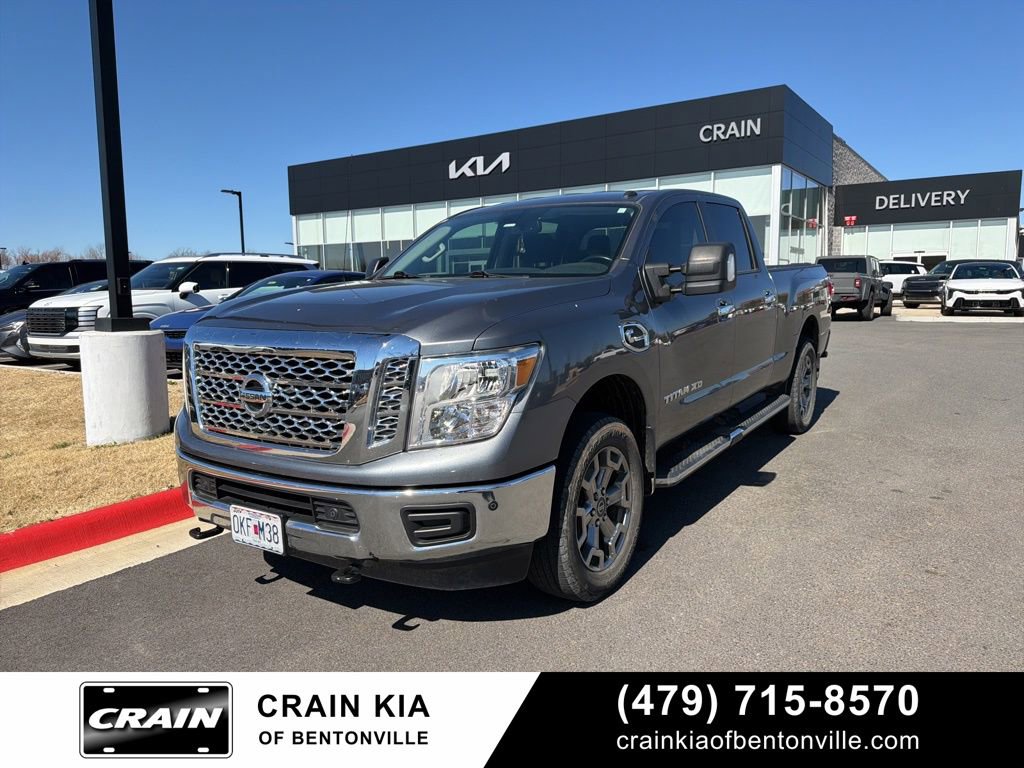Used 2019 Nissan Titan SV w/ SV Convenience Package image 2