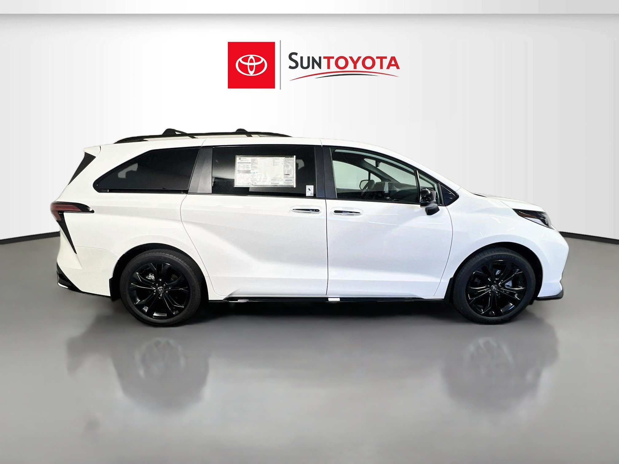 New 2026 Toyota Sienna XSE FWD image 2