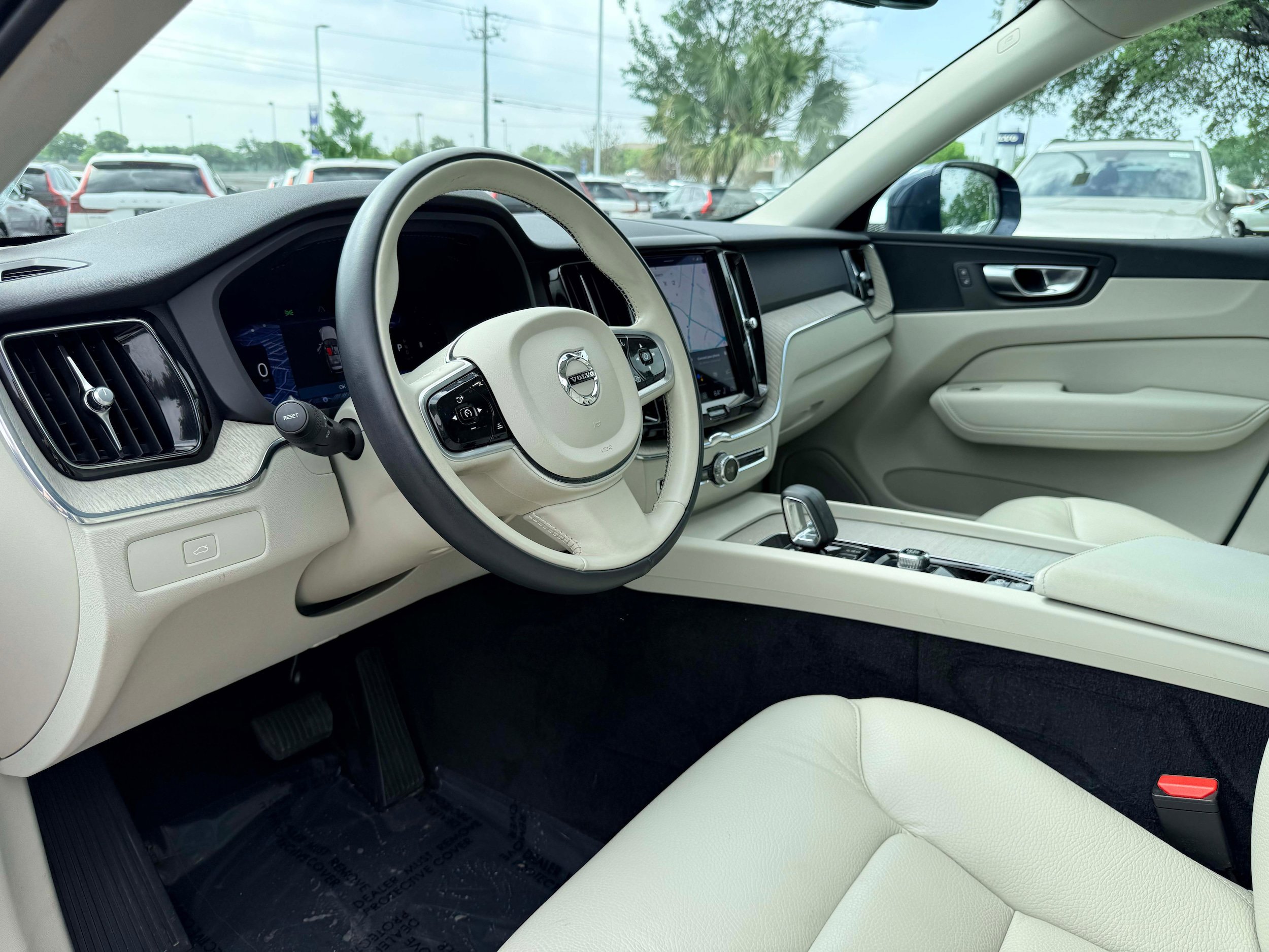 Certified 2023 Volvo XC60 B5 Plus w/ Climate Package AWD/4WD image 11