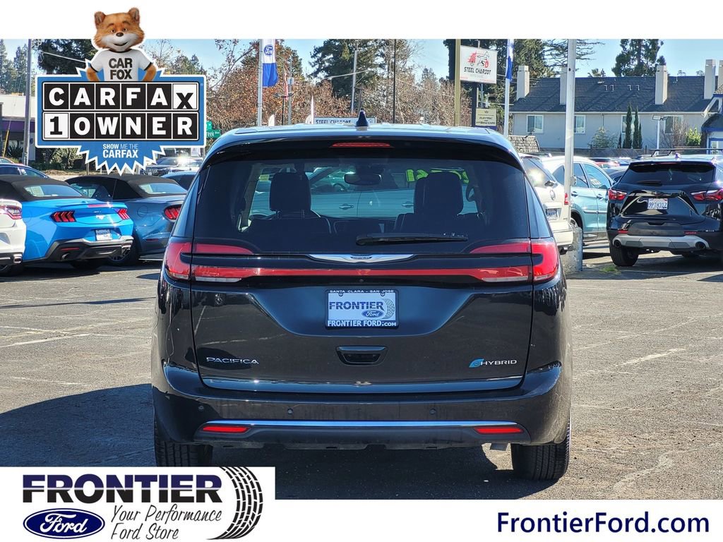 Used 2023 Chrysler Pacifica Touring-L image 6