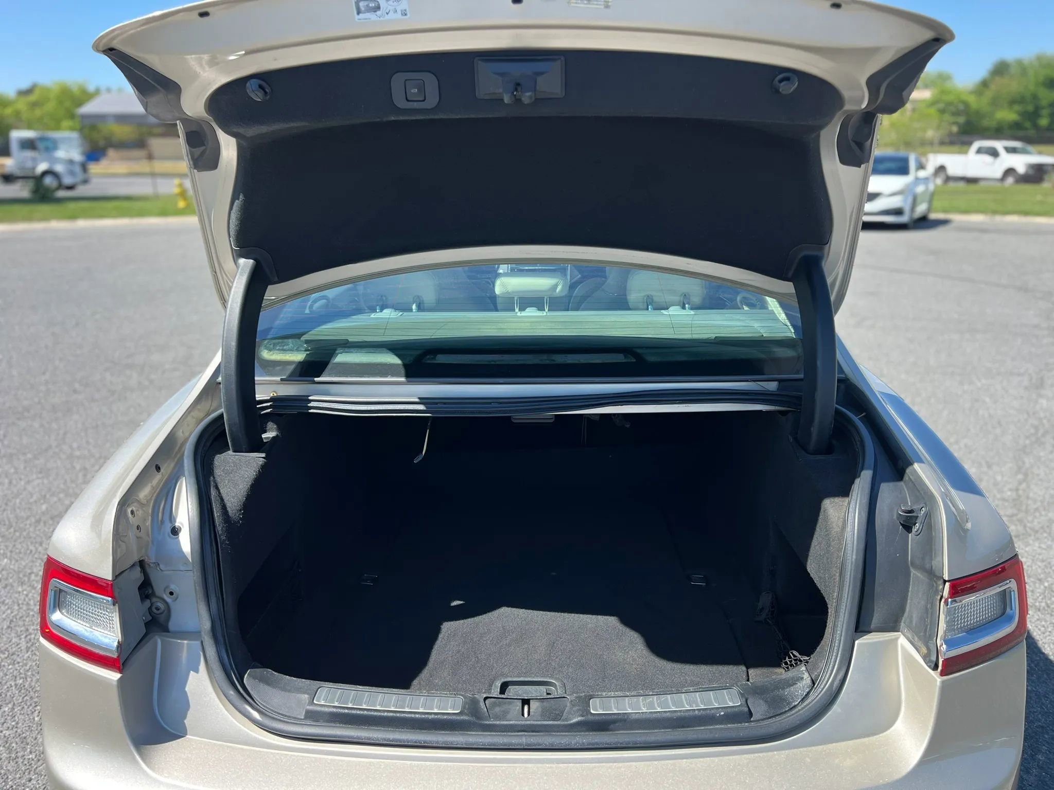 Used 2017 Lincoln Continental Reserve w/ Technology Package FWD image 7