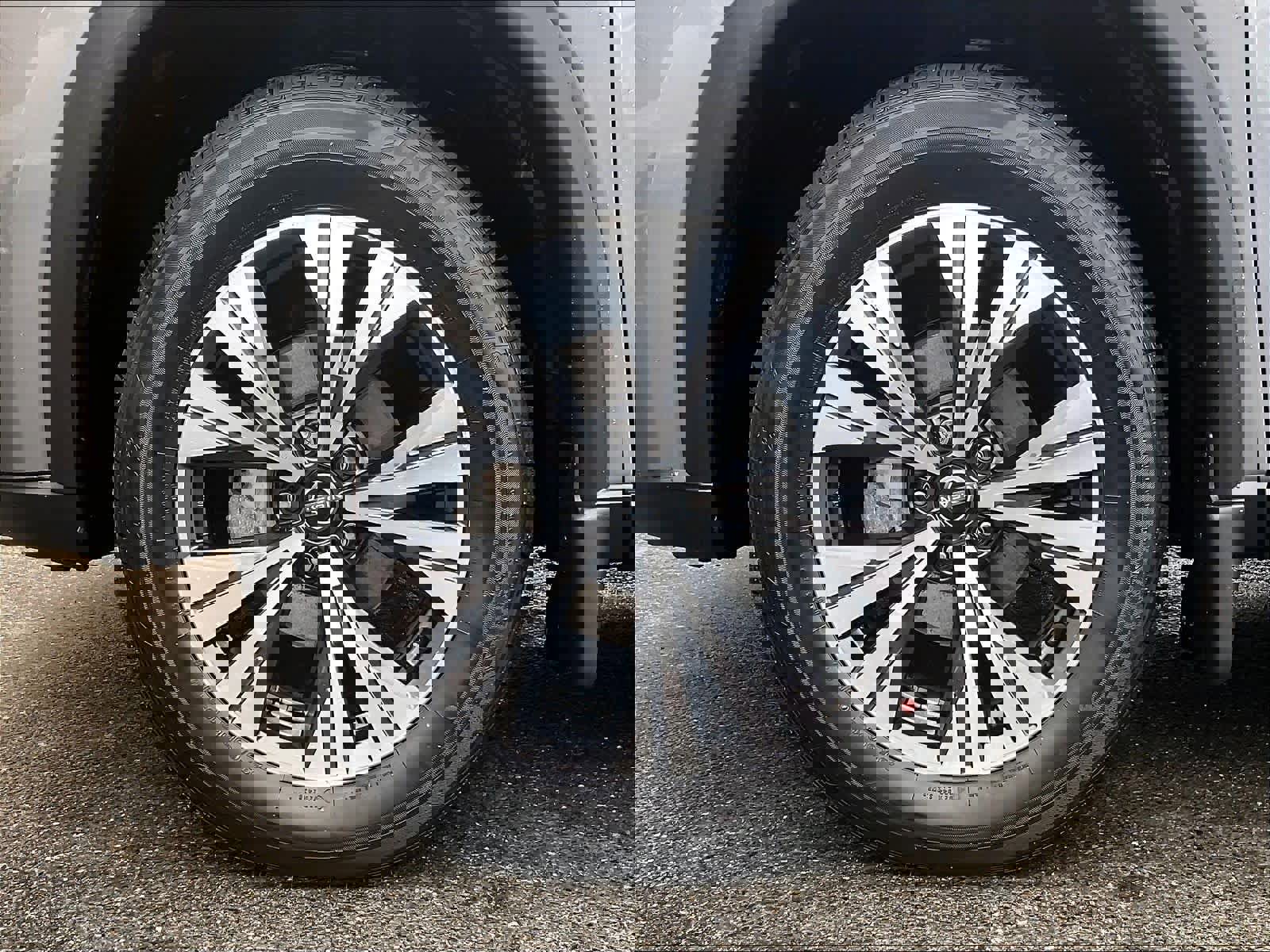 Used 2023 Nissan Rogue SV image 7