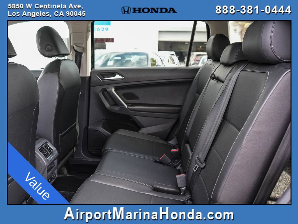 Used 2018 Volkswagen Tiguan SEL FWD image 24