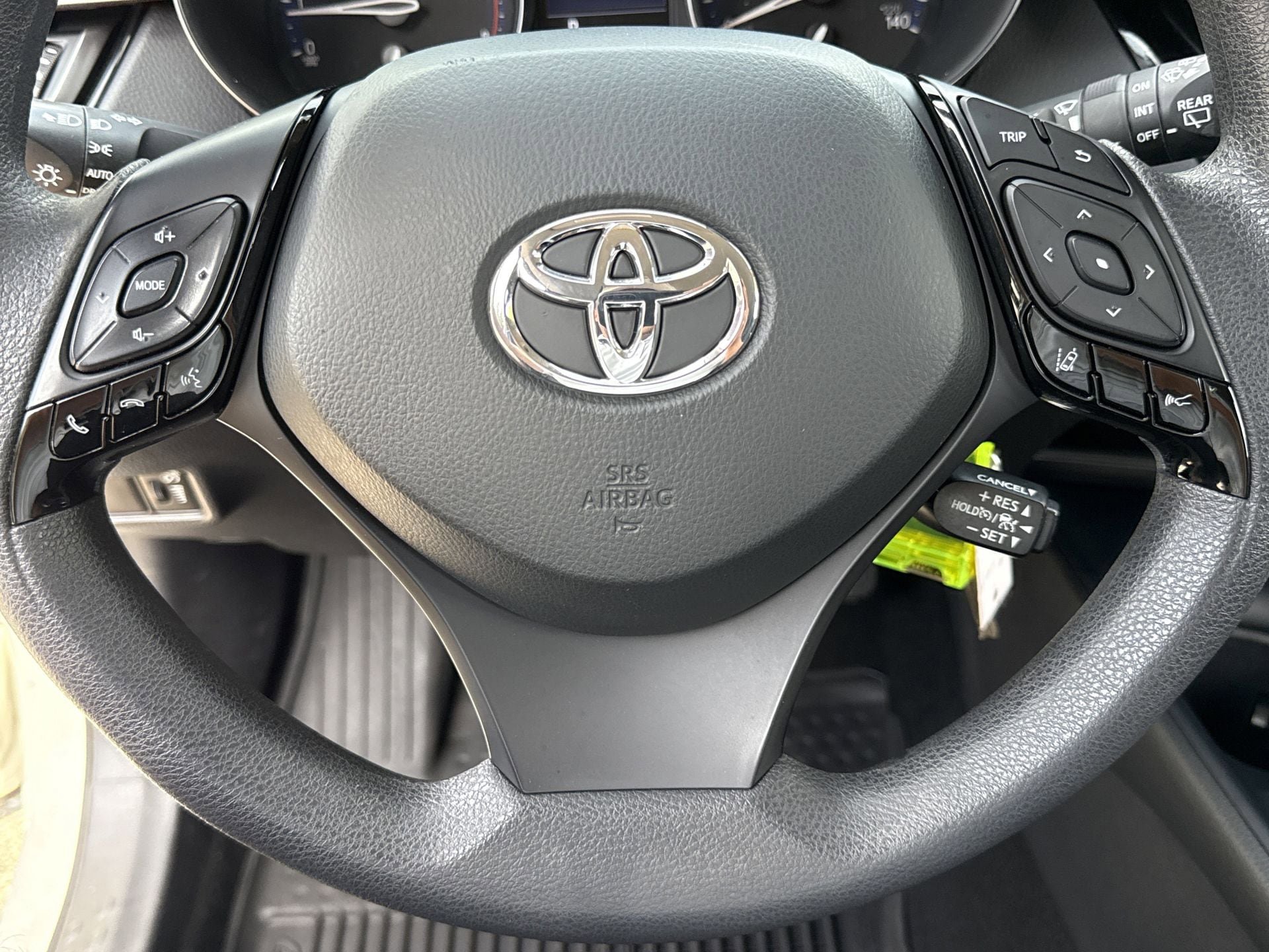 Used 2021 Toyota C-HR LE FWD image 9