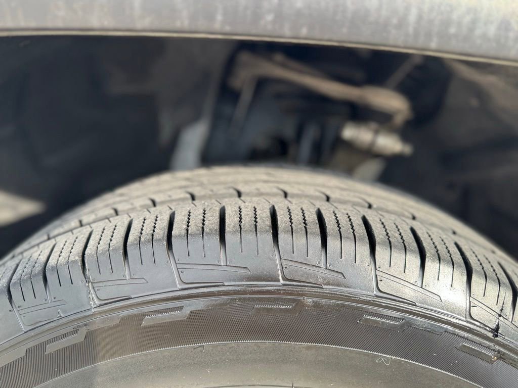 Used 2023 Jeep Grand Cherokee Laredo image 31