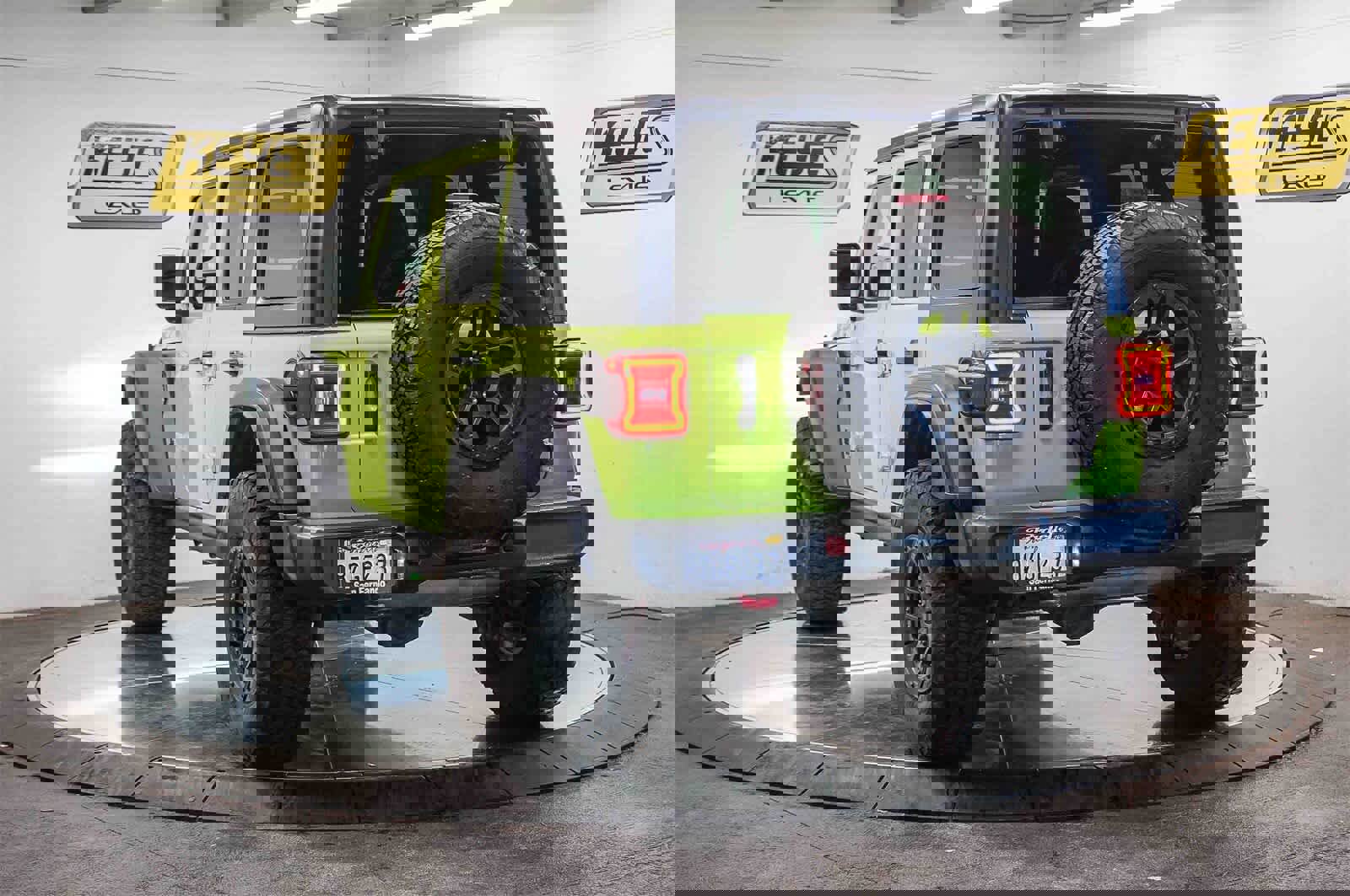 Used 2021 Jeep Wrangler Unlimited Rubicon w/ Xtreme Recon 35" Tire Package image 2