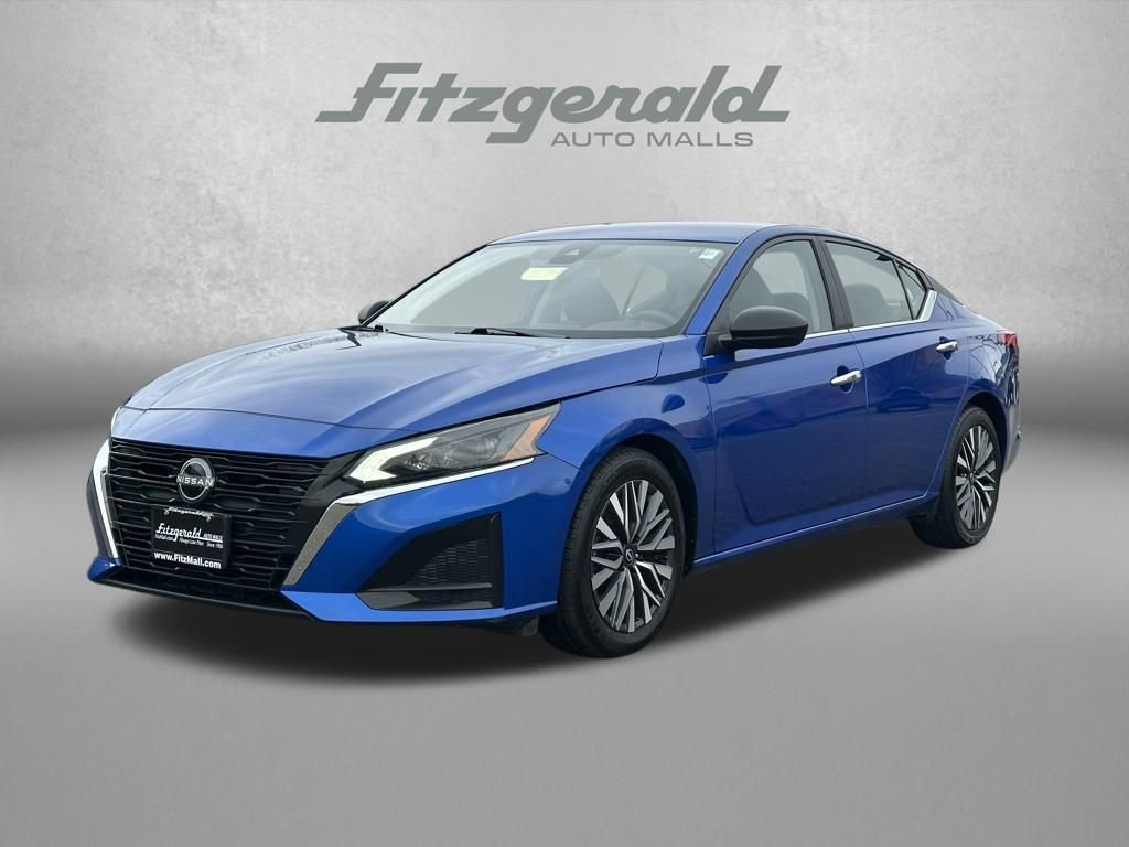 Used 2025 Nissan Altima 2.5 SV FWD image 2