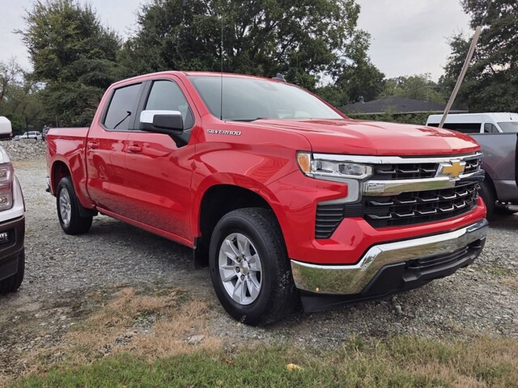 Used 2025 Chevrolet Silverado 1500 LT AWD/4WD image 3