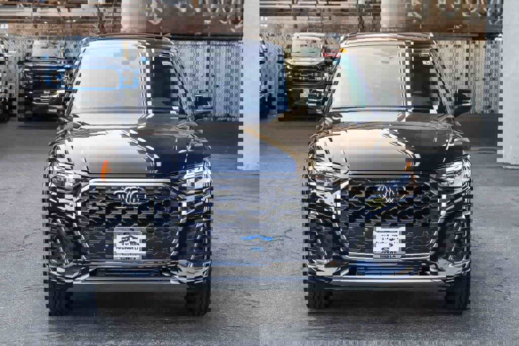 Used 2022 Audi Q5 2.0T Premium w/ Convenience Package image 2