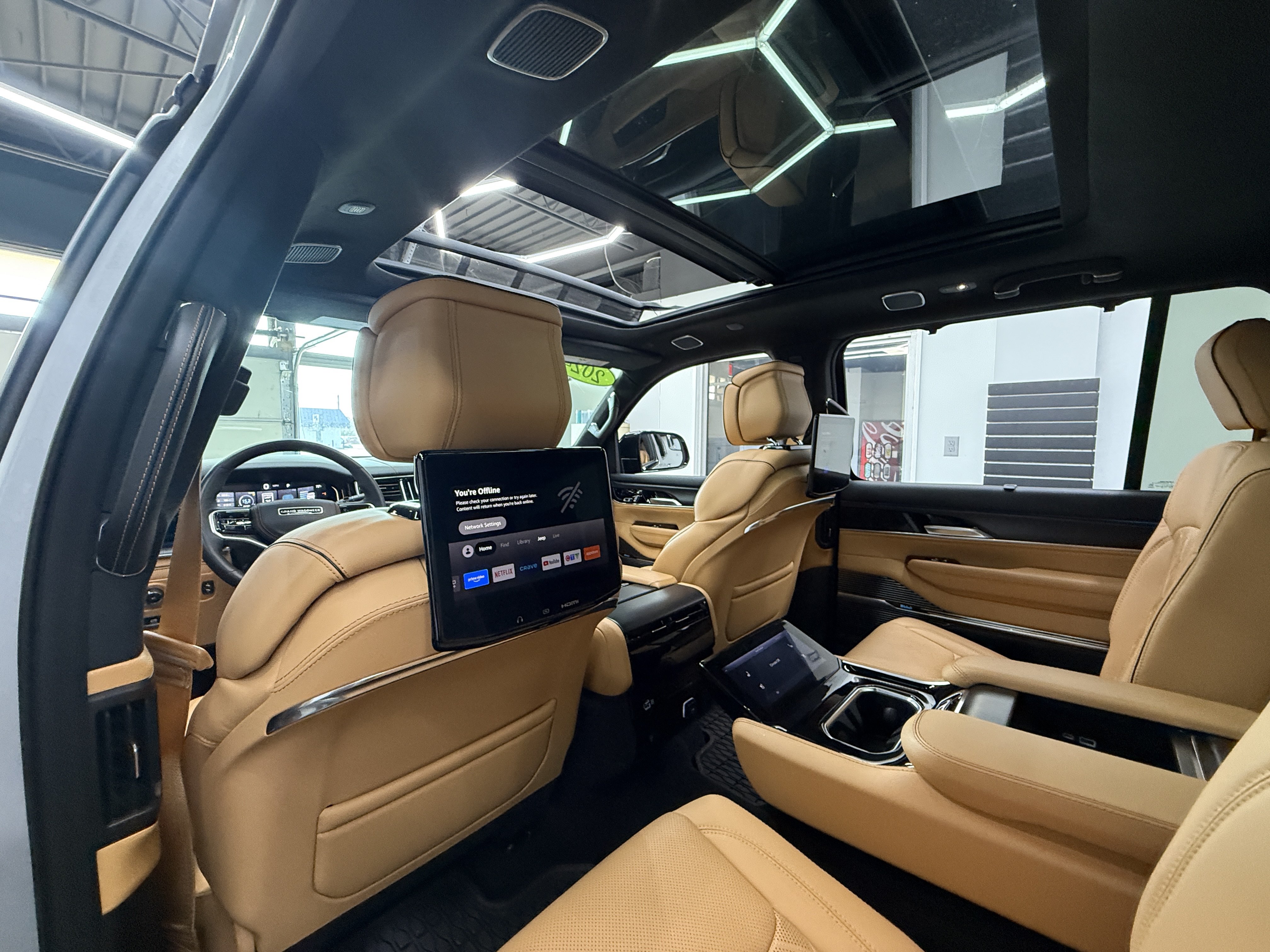 Used 2024 Jeep Grand Wagoneer Series III w/ Rear-Seat Entertainment Group AWD/4WD image 28