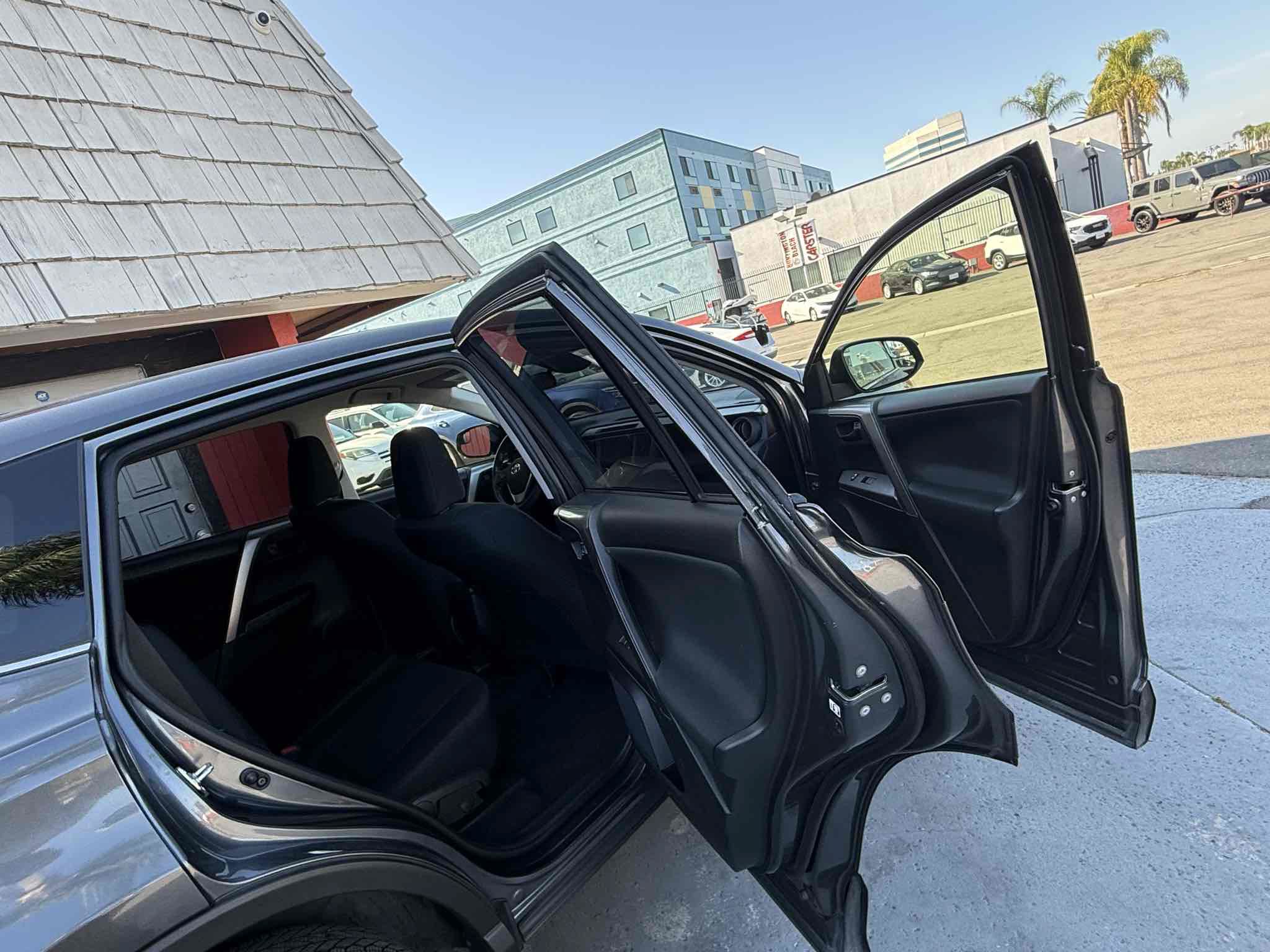 Used 2018 Toyota RAV4 LE w/ All Weather Liner Package FWD image 51