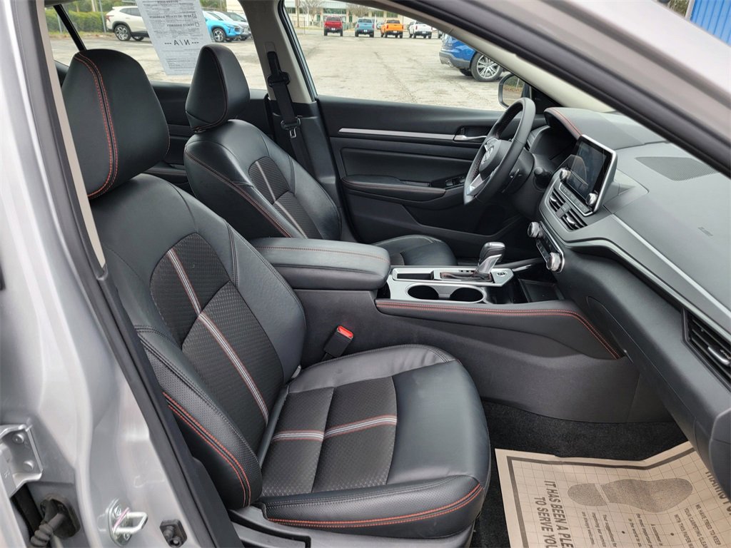 Used 2025 Nissan Altima 2.5 SR image 6