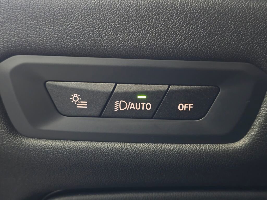 Used 2025 BMW X5 xDrive50e image 38