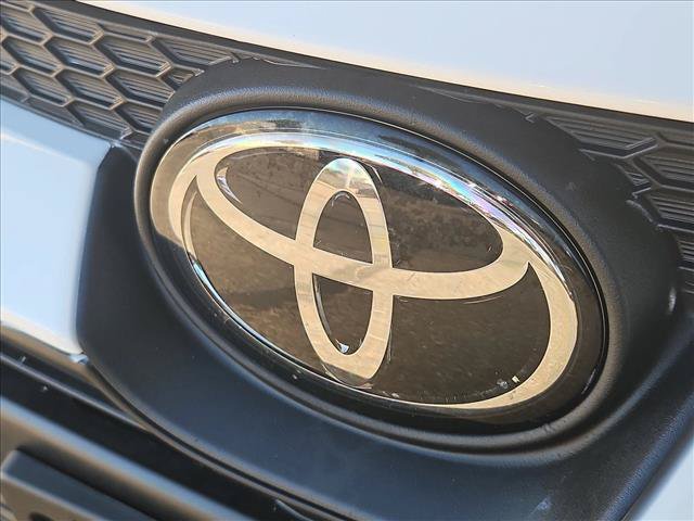 Used 2025 Toyota Corolla LE FWD image 30