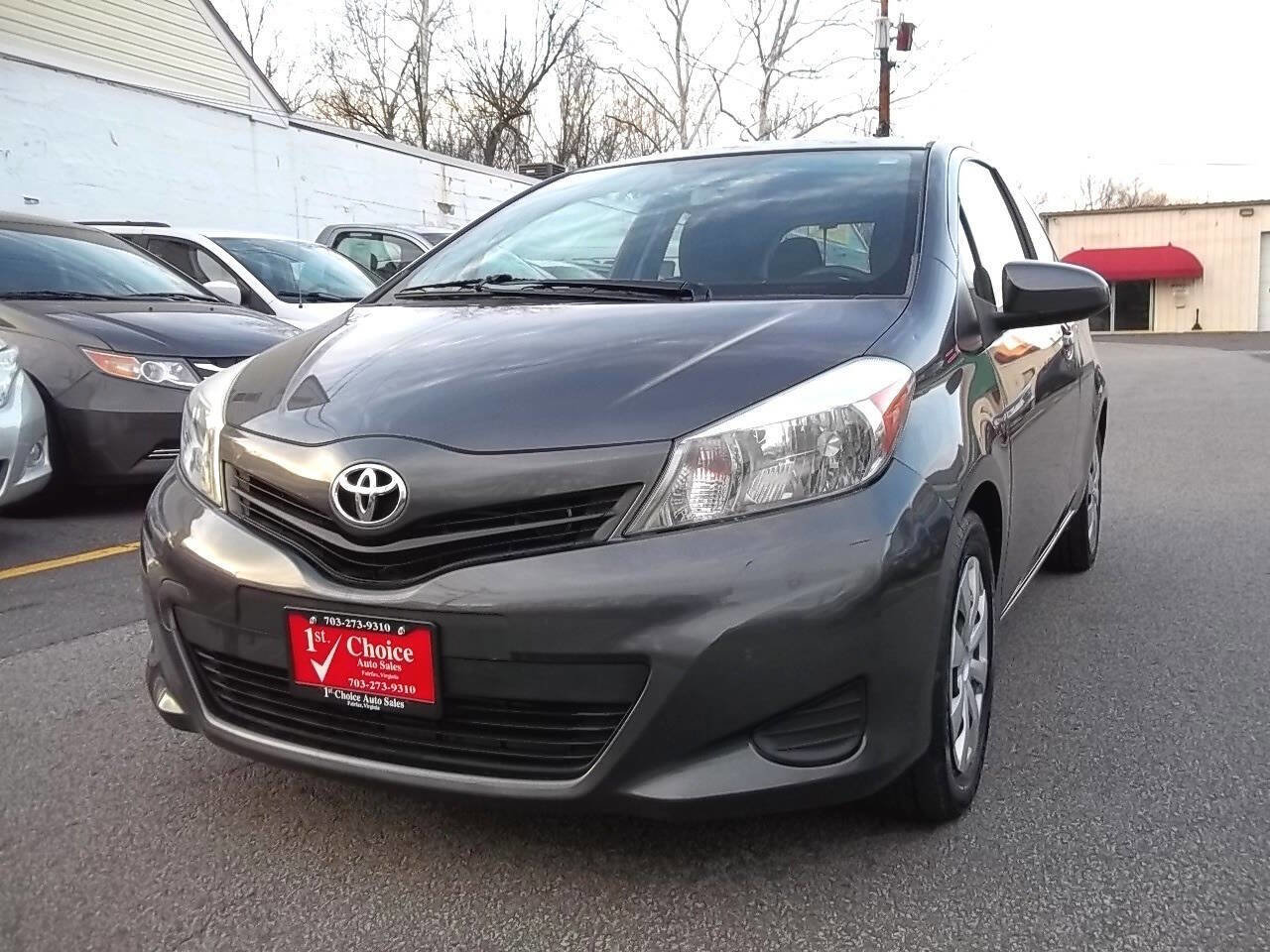 Used 2012 Toyota Yaris L image 1