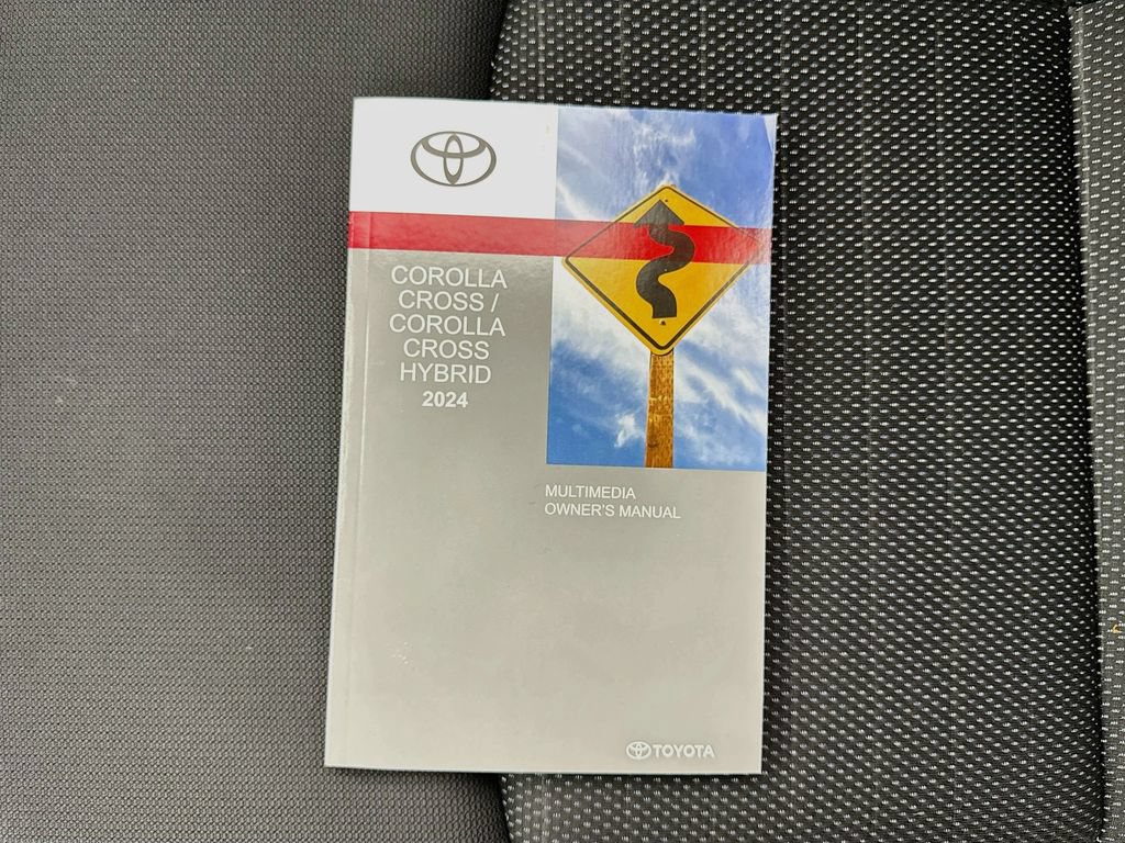 Used 2024 Toyota Corolla Cross AWD Hybrid image 36