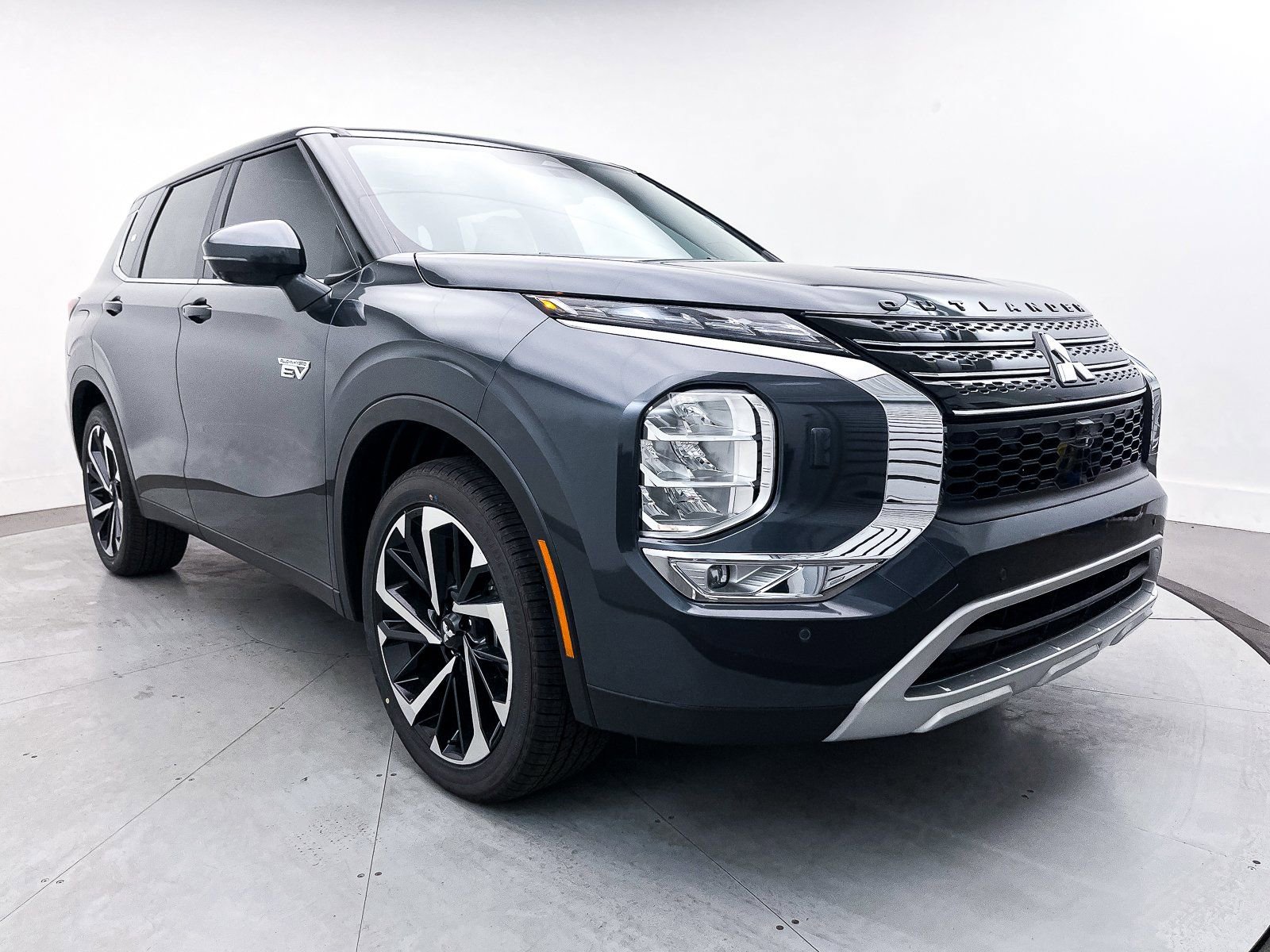 New 2025 Mitsubishi Outlander SE AWD/4WD image 1