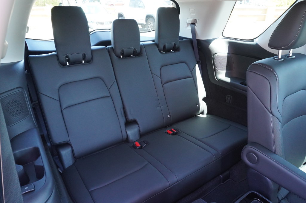 New 2026 Nissan Pathfinder SL w/ SL Premium Package FWD image 10