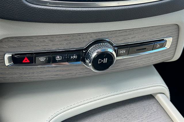 Certified 2025 Volvo XC90 T8 Ultra w/ Protection Package Premier image 24