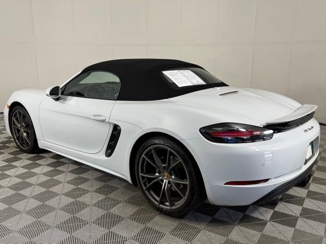 Used 2022 Porsche 718 Boxster RWD image 8