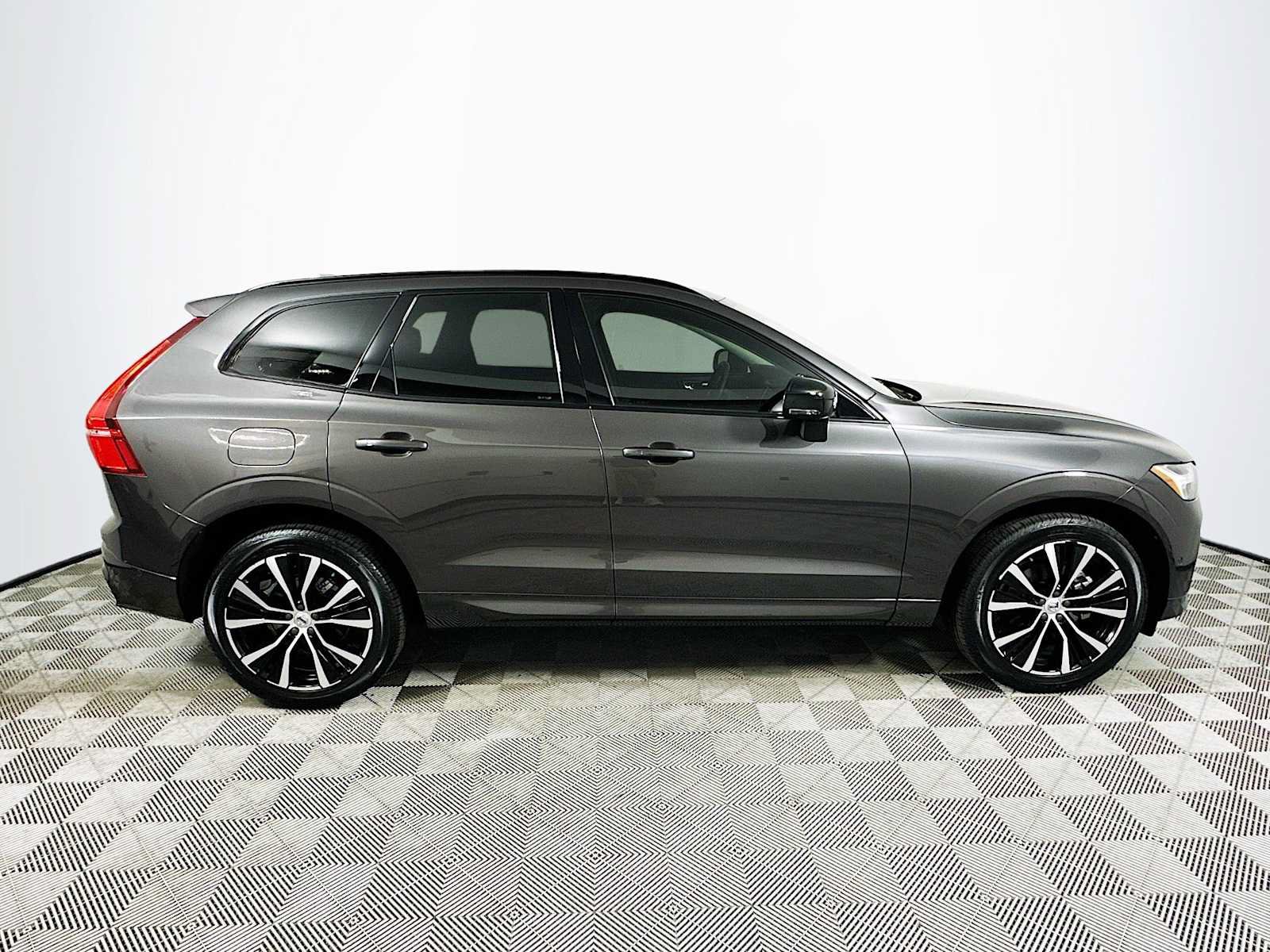 Used 2023 Volvo XC60 B5 Plus w/ Climate Package AWD/4WD image 8