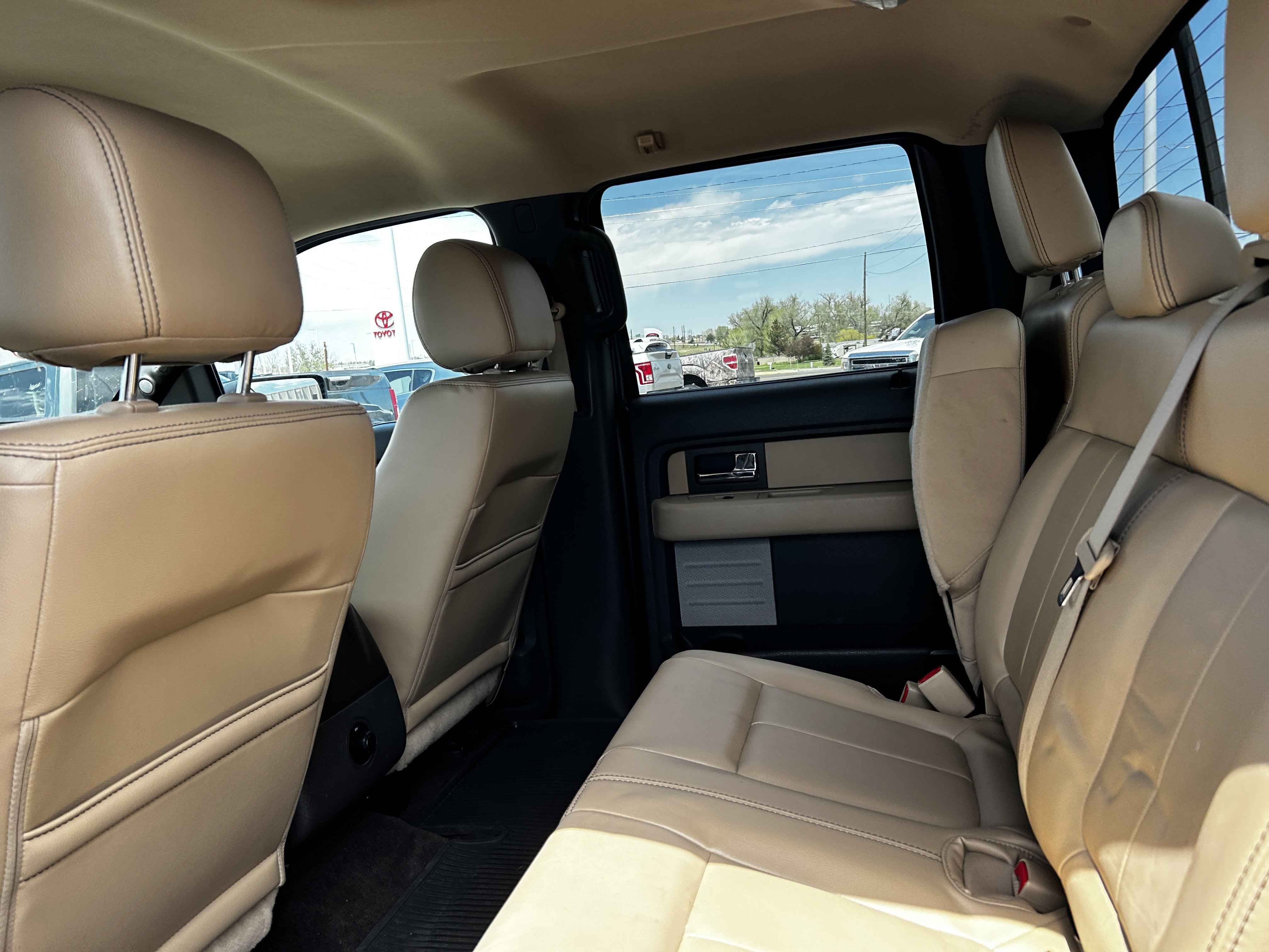 Used 2014 Ford F150 XLT w/ Equipment Group 302A Luxury AWD/4WD image 10