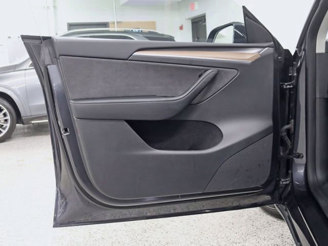 Used 2025 Tesla Model Y Long Range AWD/4WD image 4