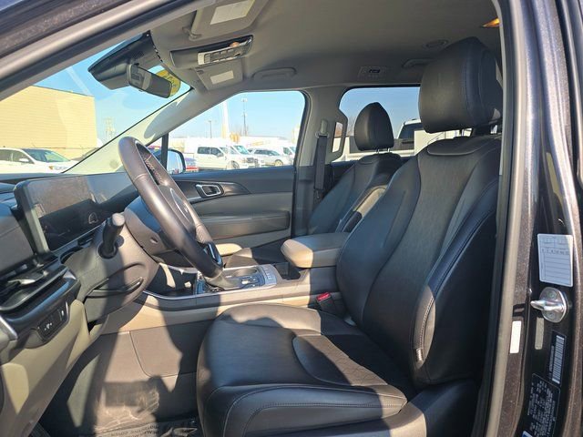 Used 2025 Kia Carnival image 14