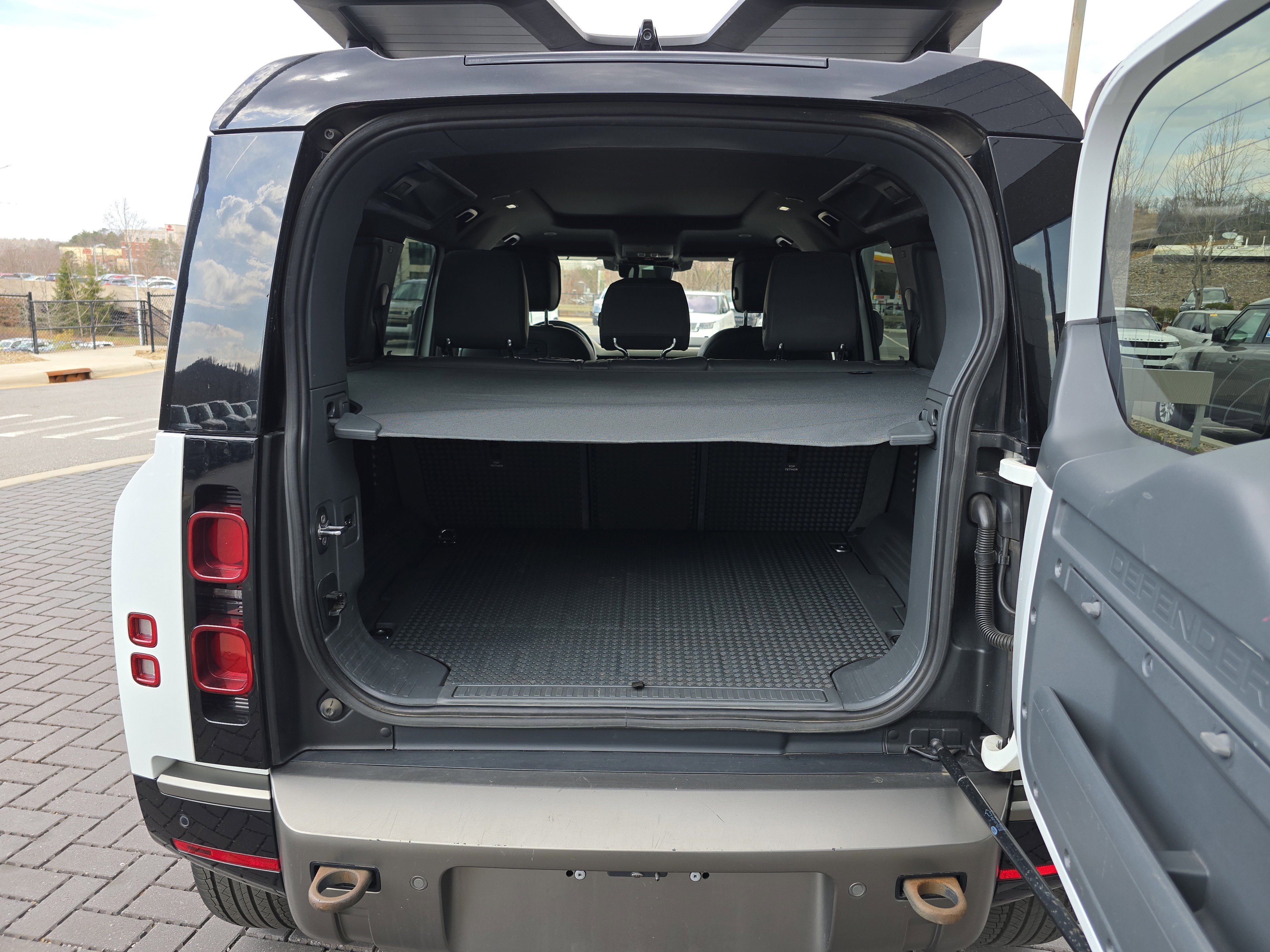 Used 2021 Land Rover Defender 110 X-Dynamic HSE image 7