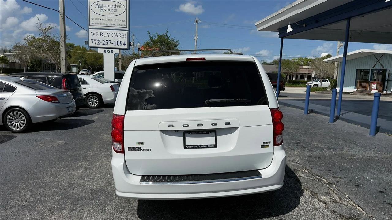 Used 2019 Dodge Grand Caravan SXT FWD image 4