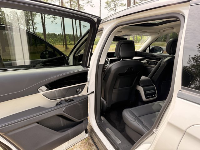 Used 2025 Lincoln Nautilus Reserve image 27