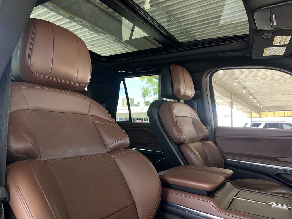 Used 2025 Lincoln Navigator Reserve AWD/4WD image 28