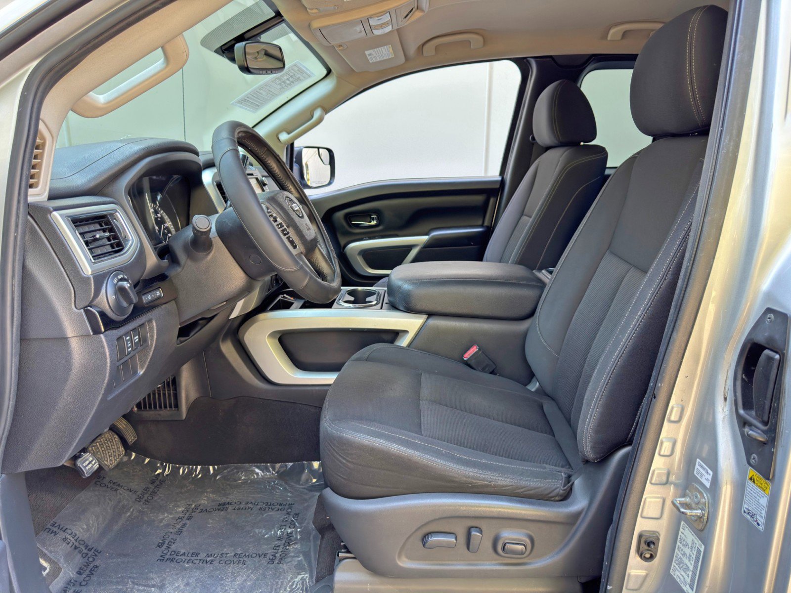 Used 2018 Nissan Titan SV w/ SV Convenience Package image 13