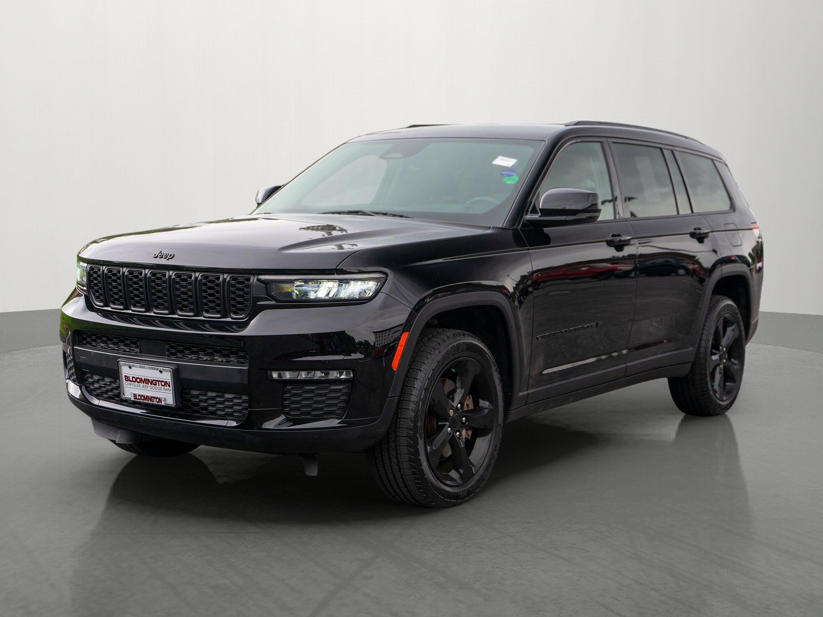 Used 2023 Jeep Grand Cherokee L Limited w/ Black Appearance Package AWD/4WD image 3