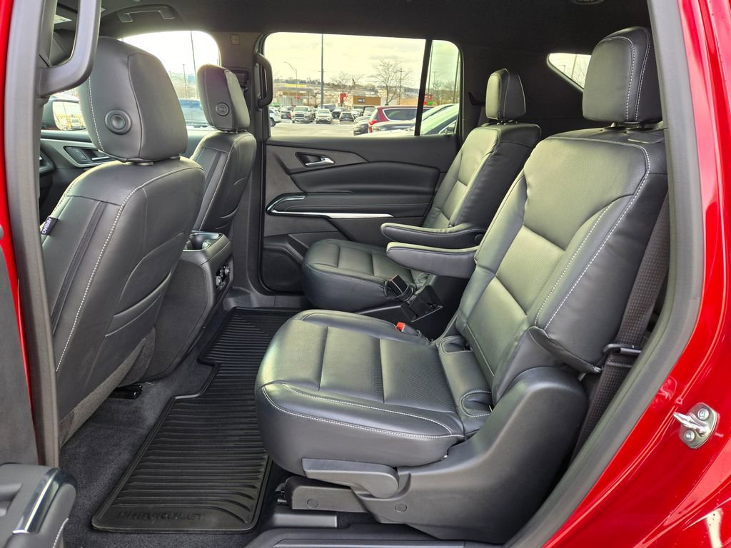 Used 2025 Chevrolet Traverse LT image 26