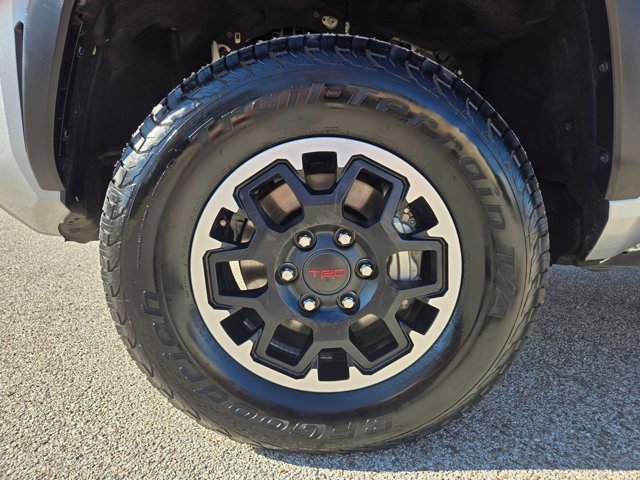 Used 2025 Toyota Tacoma TRD Off-Road image 32