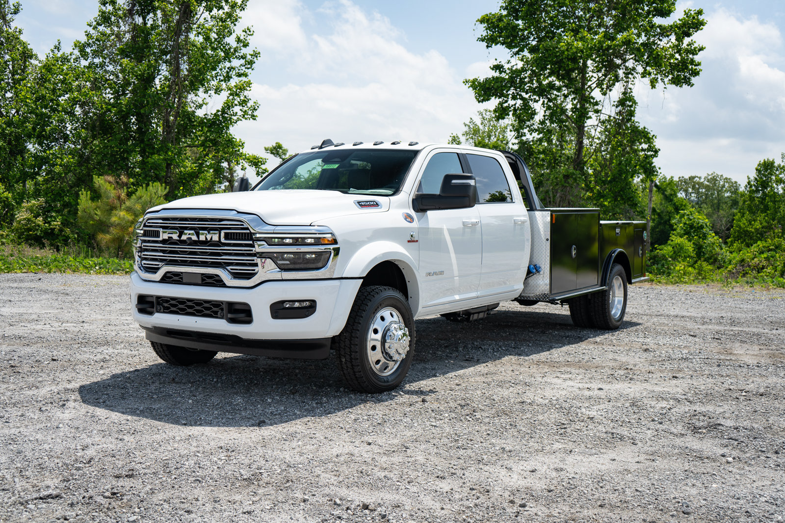 New 2026 RAM 4500 4x4 Crew Cab DRW w/ Laramie Trim Package image 10