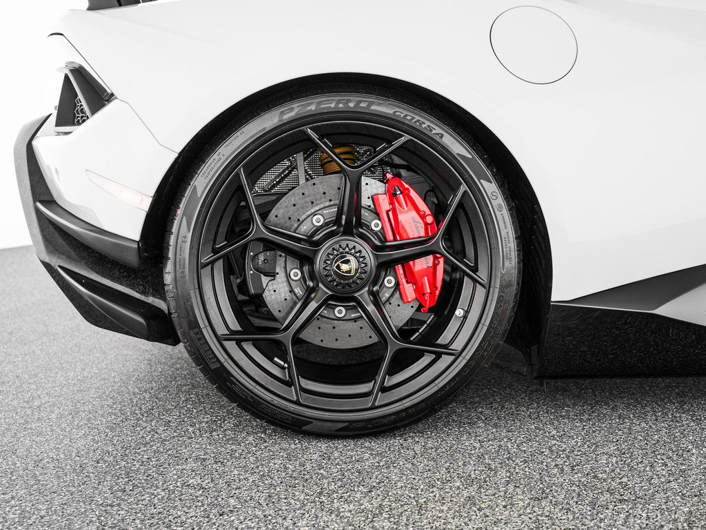 Used 2018 Lamborghini Huracan Performante AWD/4WD image 34