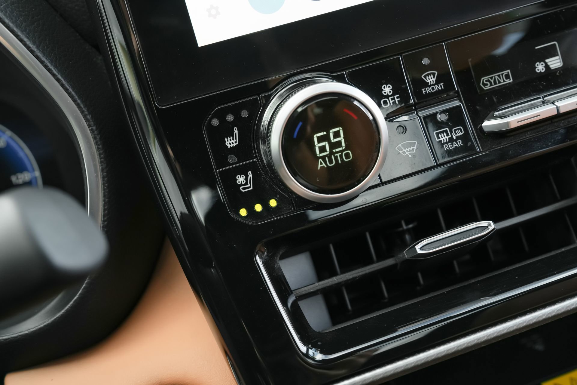 Used 2024 Toyota Highlander Platinum image 16