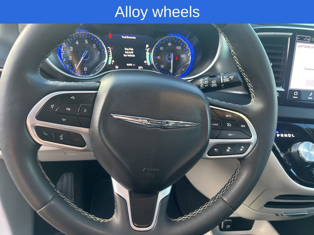 Used 2024 Chrysler Pacifica Touring-L image 20