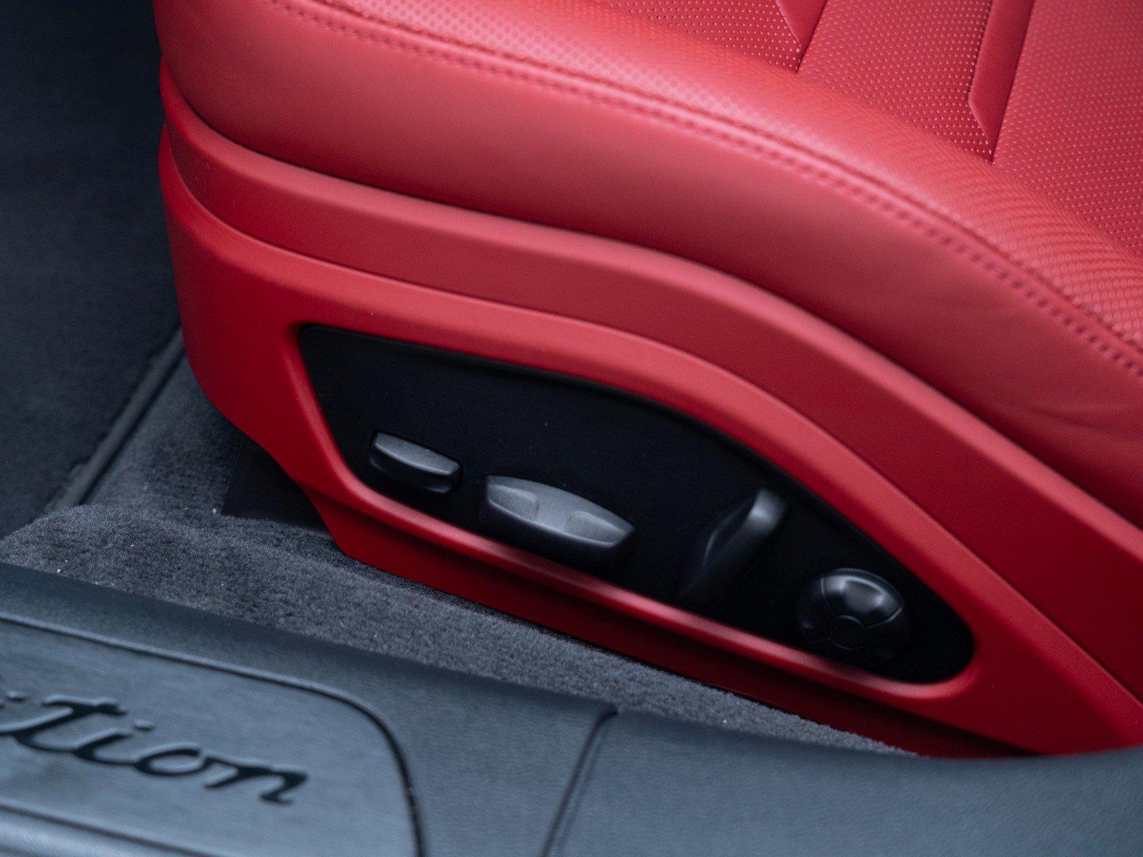 Certified 2023 Porsche Panamera Platinum Edition image 15