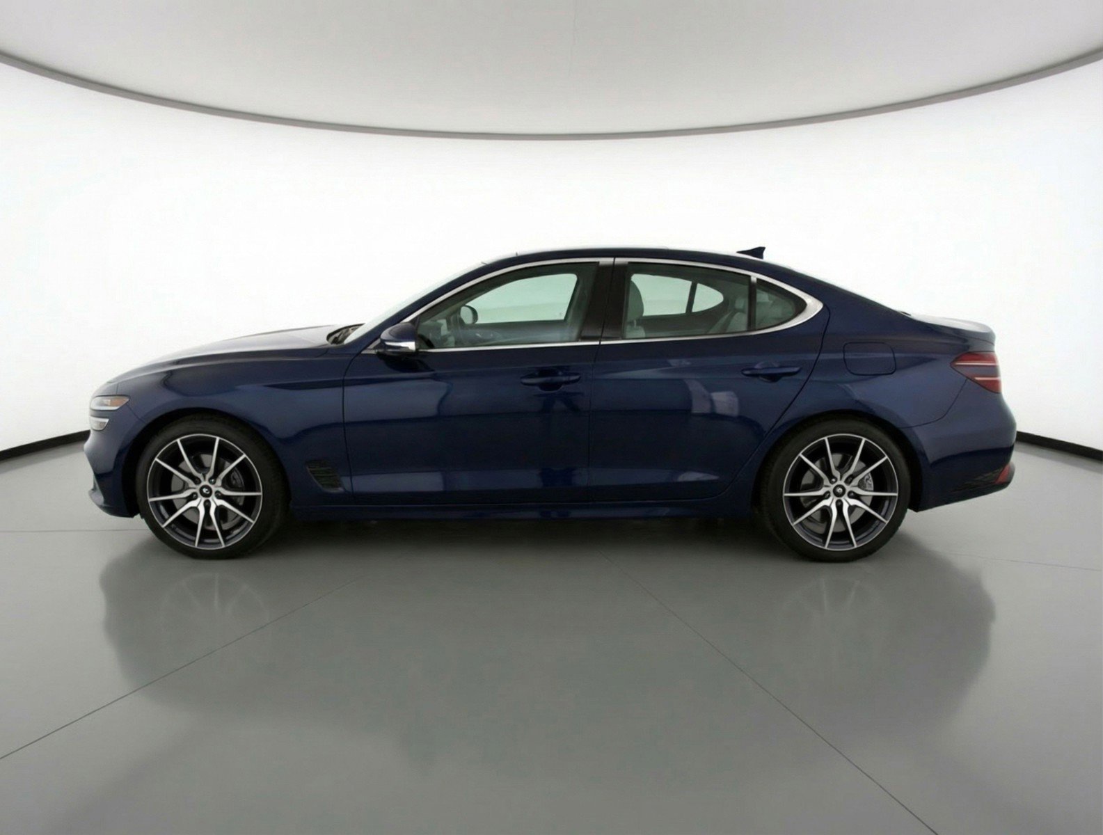 Used 2025 Genesis G70 2.5T image 5