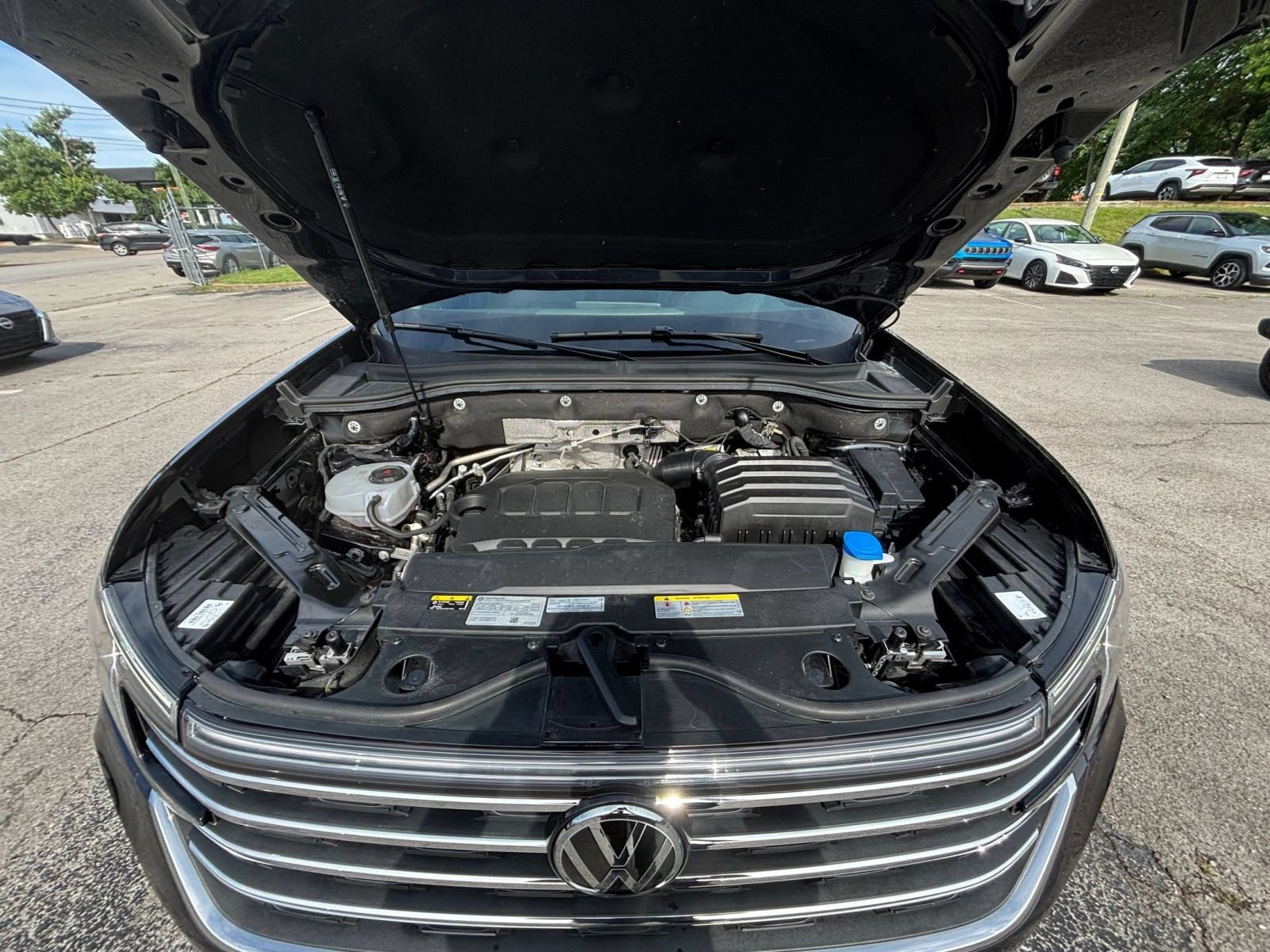 Used 2025 Volkswagen Atlas SE AWD/4WD image 34