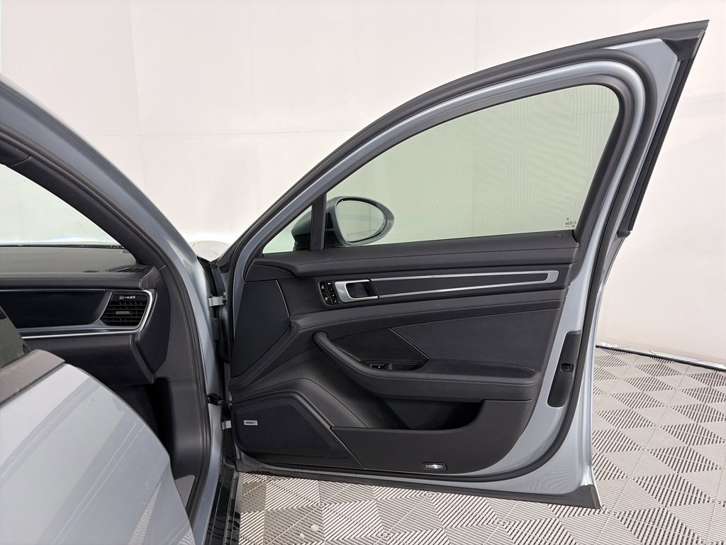 Used 2019 Porsche Panamera image 29