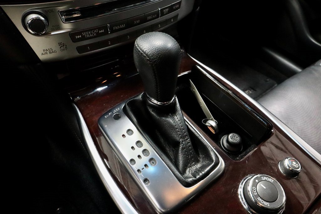 Used 2017 INFINITI Q70 3.7 w/ Technology Package image 33