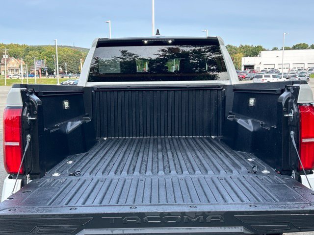 Certified 2026 Toyota Tacoma SR5 AWD/4WD image 14
