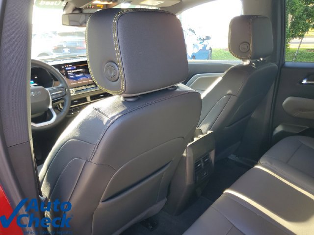 Used 2026 Chevrolet Colorado ZR2 w/ Technology Package AWD/4WD image 11